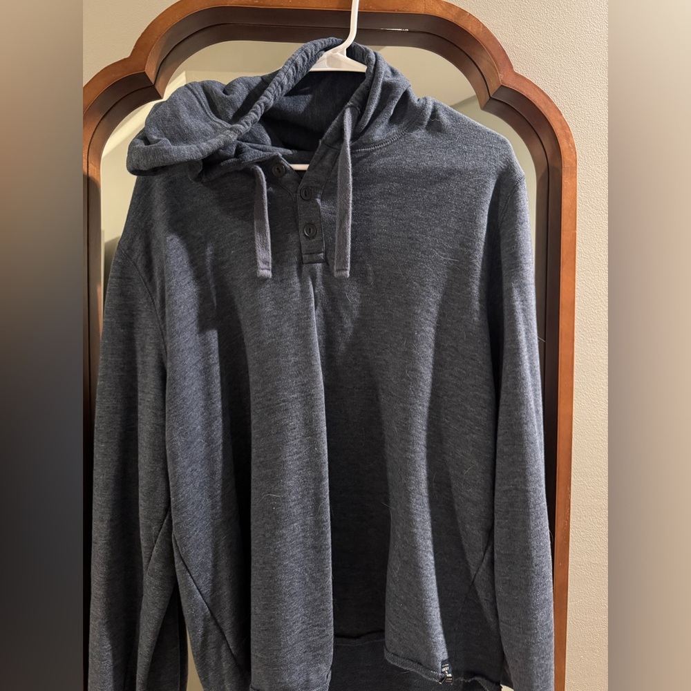 Men’s Lucky brand sweatshirts. Raw hem, hooded. Dark blue. Size L